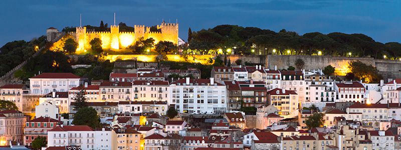 Borgen Sao Castelo Jorge p en av Lissabons kullar.